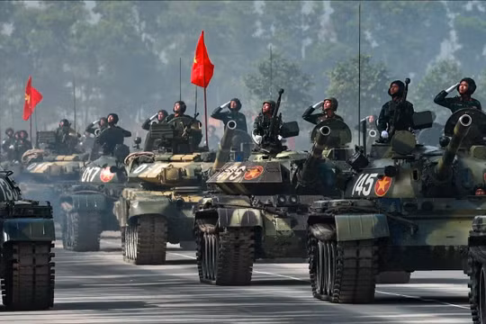 Dàn khí tài hiện đại tham gia tổng hợp luyện diễu binh A80