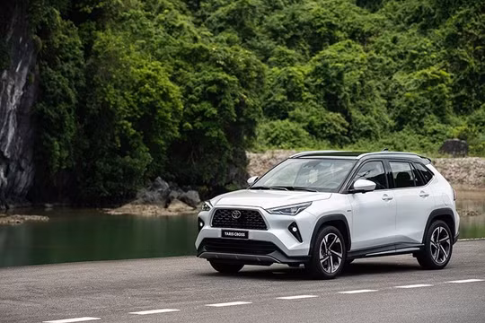 Toyota Yaris Cross: Giá lăn bánh và ưu đãi tháng 12/2025