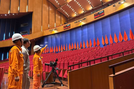 EVNHANOI huy động hơn 200 ca trực đảm bảo điện phục vụ Đại hội đại biểu Đảng bộ TP Hà Nội lần thứ XVIII