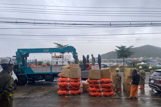 Hỗ trợ địa phương bảo đảm an toàn giao thông hàng hải, đường thủy