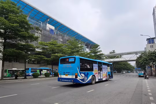 Hà Nội điều chỉnh 29 tuyến buýt, kéo dài giờ chạy tàu phục vụ tổng hợp luyện A80