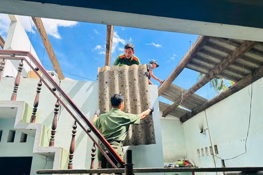 Gia Lai: Hỗ trợ tiền xây dựng, sửa chữa hơn 16.000 căn nhà bị sập và tốc mái do bão Kalmaegi