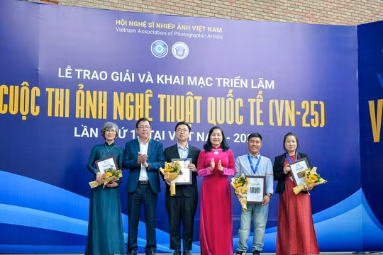 Nhiếp ảnh thế giới hội tụ tại Việt Nam qua Triển lãm Ảnh Nghệ thuật Quốc tế 2025