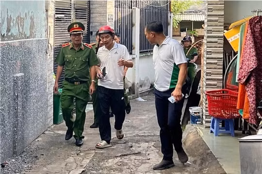 Mâu thuẫn tình cảm, người đàn ông mang xăng phóng khiến hai người tử vong
