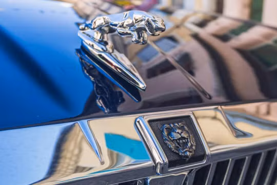 Vì sao Ford bán Jaguar và Land Rover dù từng là niềm tự hào?