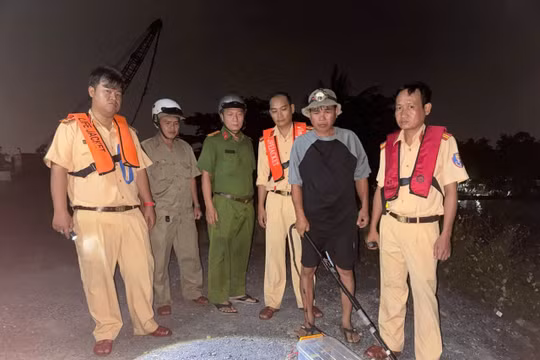 TP HCM: Bắt đối tượng khai thác thuỷ sản trái phép ở sông Đồng Nai