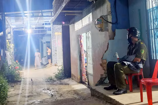 Đang ngồi trong nhà, người đàn ông bất ngờ bị nhóm côn đồ xông vào chém đứt bàn tay