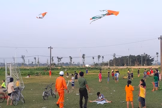 Người dân tuyệt đối không thả diều gần đường dây điện