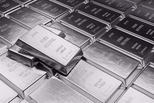 Giá bạc tăng vọt, đồng đô la đang mất giá trị?