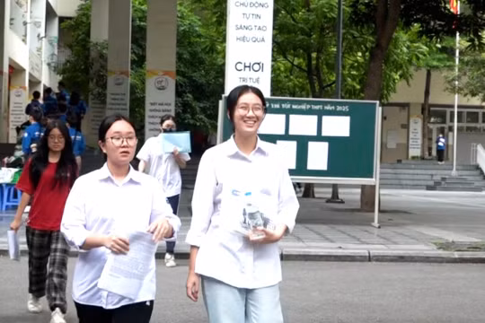 Thi tốt nghiệp THPT 2025: Sĩ tử hoàn thành môn thi Toán, đánh giá đề thi có độ phân hoá cao