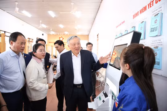Phó Thủ tướng Thường trực làm việc với xã Đức Trọng về vận hành Trung tâm Phục vụ hành chính công
