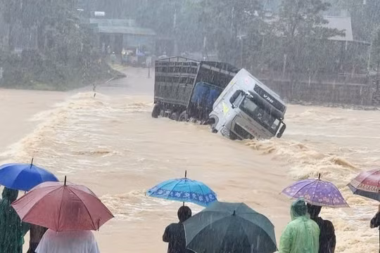 Tuyệt đối không cho người, phương tiện qua vị trí đường bộ không an toàn