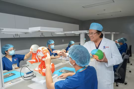 Đại học Y khoa Phạm Ngọc Thạch thu học phí tới 230 triệu/năm, cảnh báo cấm thi nếu nộp trễ