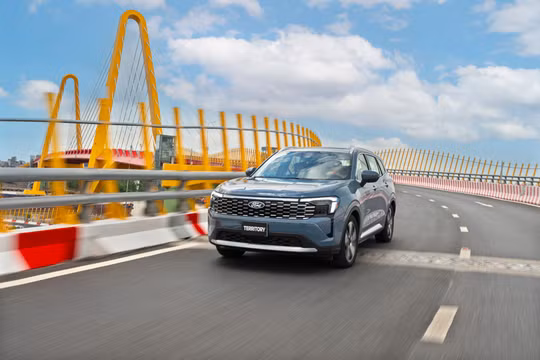 Cầm lái Ford Territory 2025: Thêm thú vị cho mẫu xe thú vị