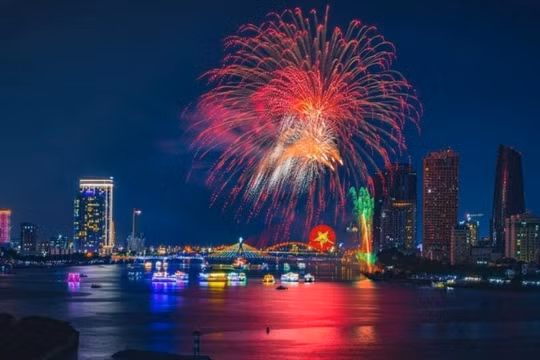 Dàn nghệ sĩ hàng đầu Việt Nam trình diễn tại Lễ hội pháo hoa quốc tế Đà Nẵng