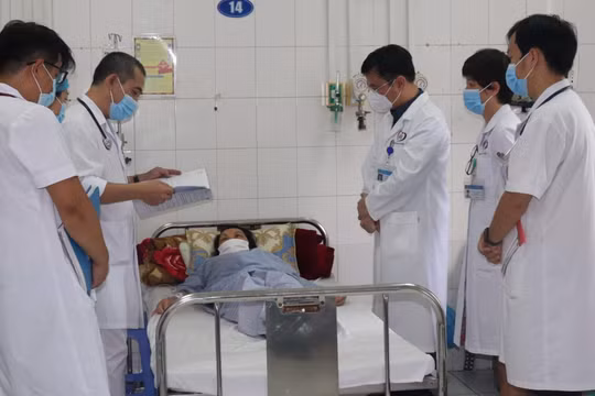 Miễn viện phí toàn dân: Cần quyết tâm lớn và lộ trình bài bản