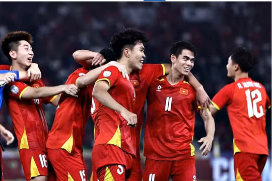 FIFA mượn 'Mưa Đỏ' để chúc mừng U23 Việt Nam giành vé dự VCK châu Á 2026