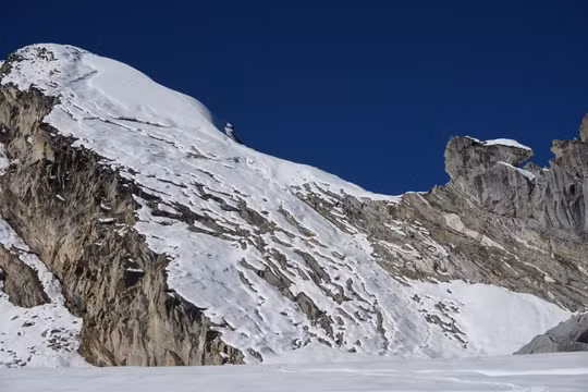 Nhiều người leo núi thiệt mạng và mất tích do tuyết lở tại Nepal