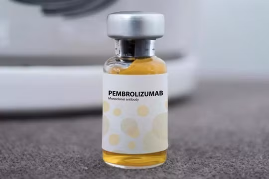 Pembroria® của Nga không phải thuốc mới, mà là thuốc tương tự sinh học, chưa được nhập về Việt Nam, bảo hiểm y tế không chi trả
