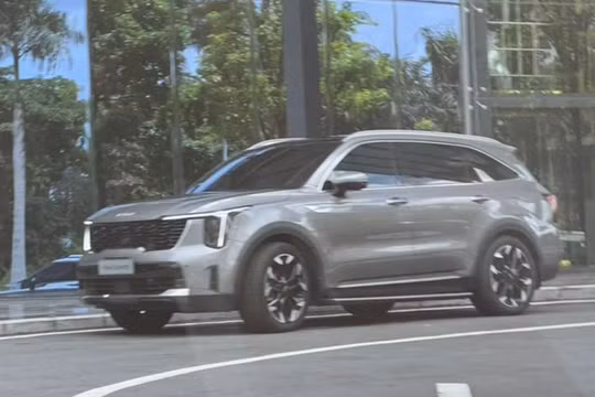 Kia Sorento 2025 lộ diện trên đường phố, thêm nhiều tính năng cao cấp