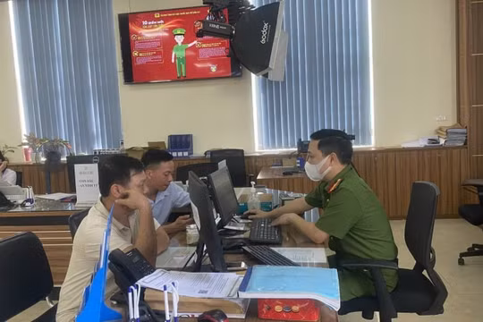 Người dân chỉ cung cấp bản sao GCN và CCCD không cần công chứng khi làm xác thực thông tin chủ sử dụng đất ở, nhà ở