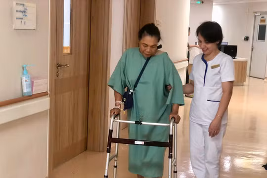 Ca mổ thay cùng lúc hai khớp gối, chấm dứt hơn 10 năm đau đớn cho nữ bệnh nhân 67 tuổi