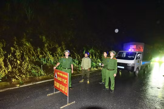 Lào Cai: Kịp thời sơ tán hàng chục hộ dân trong nguy cơ xảy ra sạt lở đất