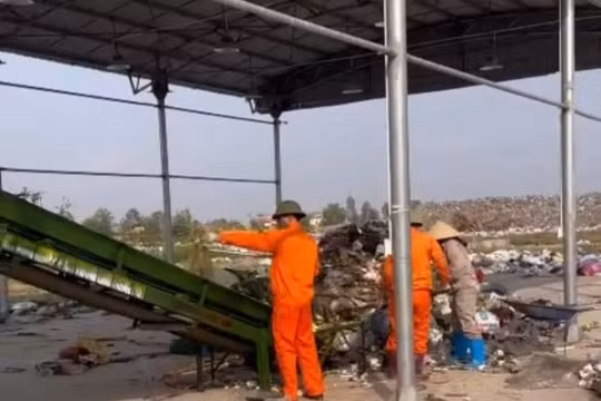 Tiên Lữ - Hưng Yên: Hiệu quả ban đầu thử nghiệm máy phân loại rác