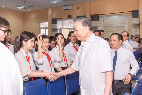 Nóng: Giáo viên dạy thêm giờ được trả 150% lương, tối đa 200 tiết mỗi năm