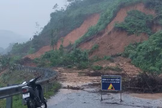 Còn 79 vị trí tắc đường do mưa lũ tại khu vực Trung Bộ