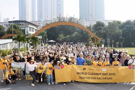 Hà Nội: Hơn 300 tình nguyện viên đã tham gia sự kiện “Ngày hội Dọn rác Thế giới