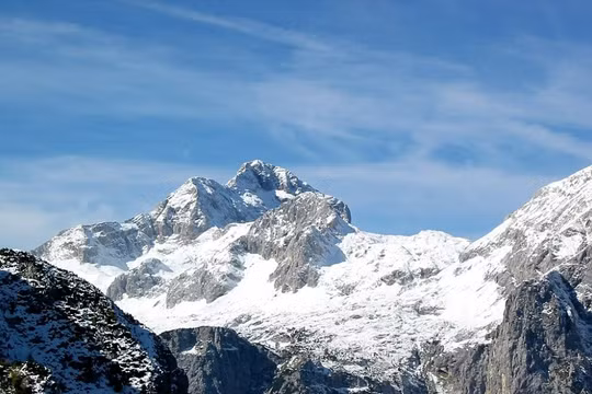 3 nhà leo núi thiệt mạng sau trận lở tuyết ở dãy Alps