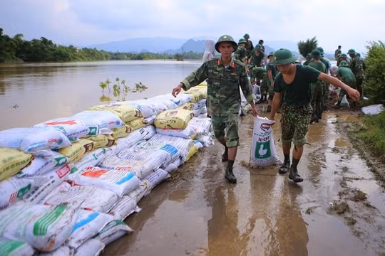 Trước thiên tai khắc nghiệt, Chính phủ sẽ có chương trình giải quyết căn cơ đê điều ở phía Bắc