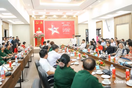 'Tổ quốc trong tim': Bản giao hưởng của lòng yêu nước, hàng vạn khán giả cùng tạo nên lịch sử...