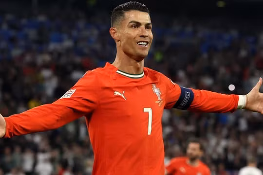 Ronaldo tỏa sáng giúp Bồ Đào Nha vào chung kết Nations League