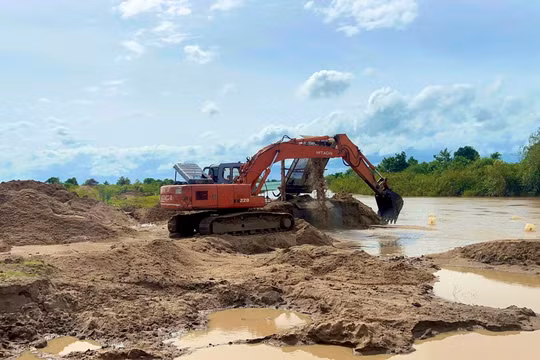 Chủ tịch tỉnh Gia Lai yêu cầu xử lý nghiêm mỏ cát chưa đủ điều kiện đã khai thác rầm rộ