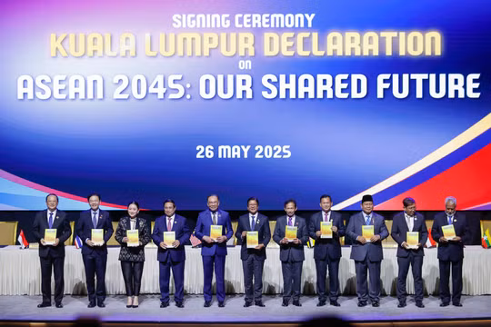 Thủ tướng Phạm Minh Chính cùng các nhà lãnh đạo ký Tuyên bố 'ASEAN 2045: Tương lai chung của chúng ta'