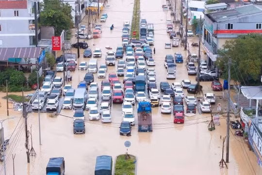 3 người thiệt mạng, 5 người mất tích trong đợt mưa lũ dữ dội ở miền Trung
