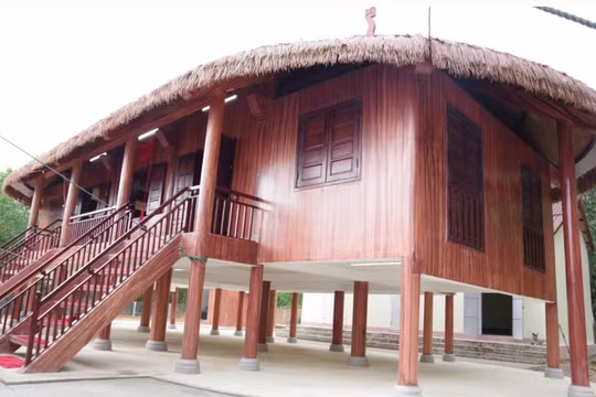 Bộ Quốc phòng khánh thành nhà văn hoá cộng đồng tránh lũ tại Huế