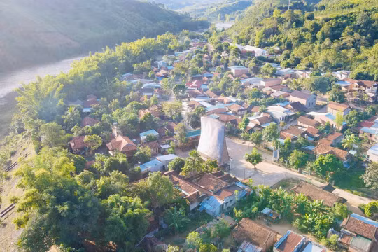 Kon Tum: Khám phá ngôi làng cổ của người Ba Na bên dòng sông chảy ngược