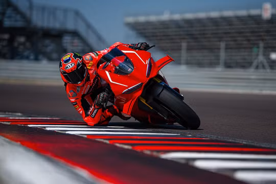 Ducati Panigale V4 R - Siêu mô tô giá quy đổi hơn 1,3 tỷ đồng