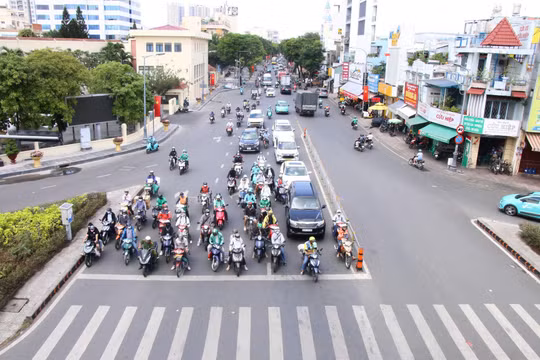 Hơn 1 tháng áp dụng Nghị định 168: Giao thông TP HCM chuyển biến tích cực 