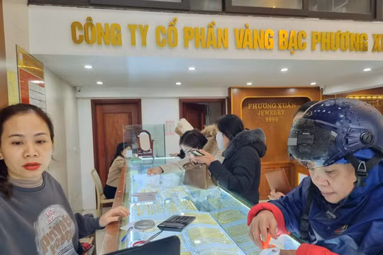 Giá vàng hôm nay điều chỉnh giảm tiếp