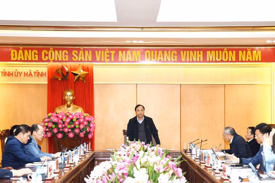 Trưởng ban Tổ chức Tỉnh ủy và Phó Chủ tịch UBND tỉnh Hà Tĩnh xin nghỉ trước tuổi