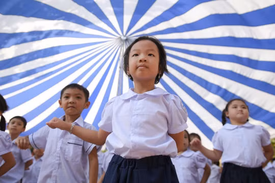 Miễn học phí, phụ phí bủa vây: Mùa tựu trường vẫn lắm âu lo