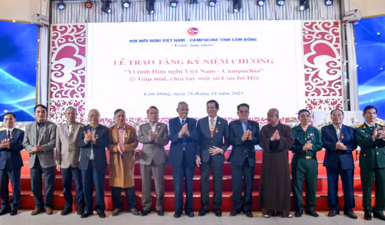 24 cán bộ, hội viên Lâm Đồng nhận Kỷ niệm chương 'Vì tình hữu nghị Việt Nam – Campuchia'