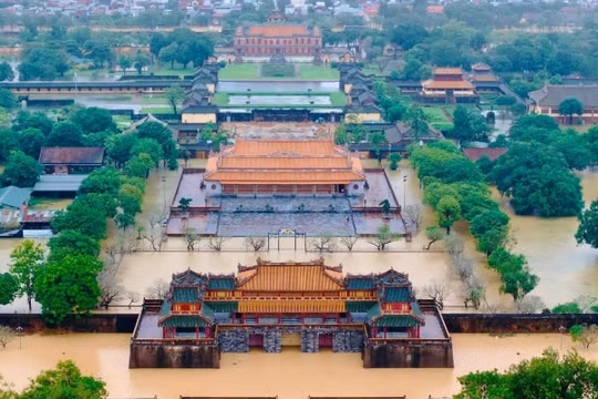 Sóng Viettel tại Huế và Đà Nẵng duy trì ổn định trong lũ dữ