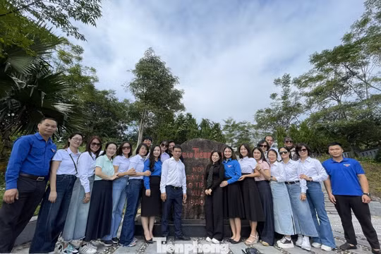 Hành trình về nguồn kỷ niệm 72 năm Báo Tiền Phong ra số đầu tiên