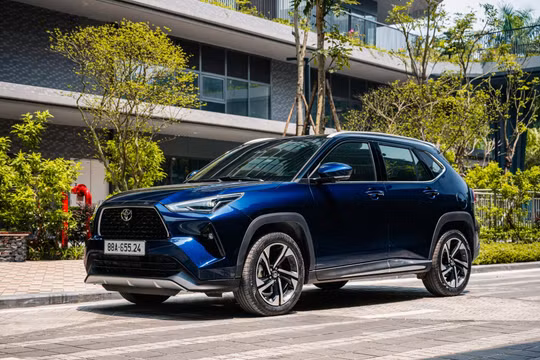 Doanh số ô tô Toyota bất ngờ chững lại