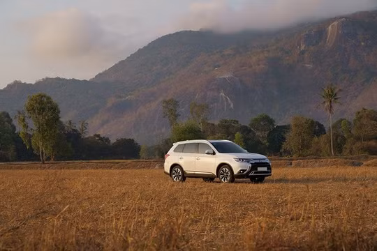 Giá xe Mitsubishi Outlander tháng 12/2025: Chỉ từ 825 triệu đồng